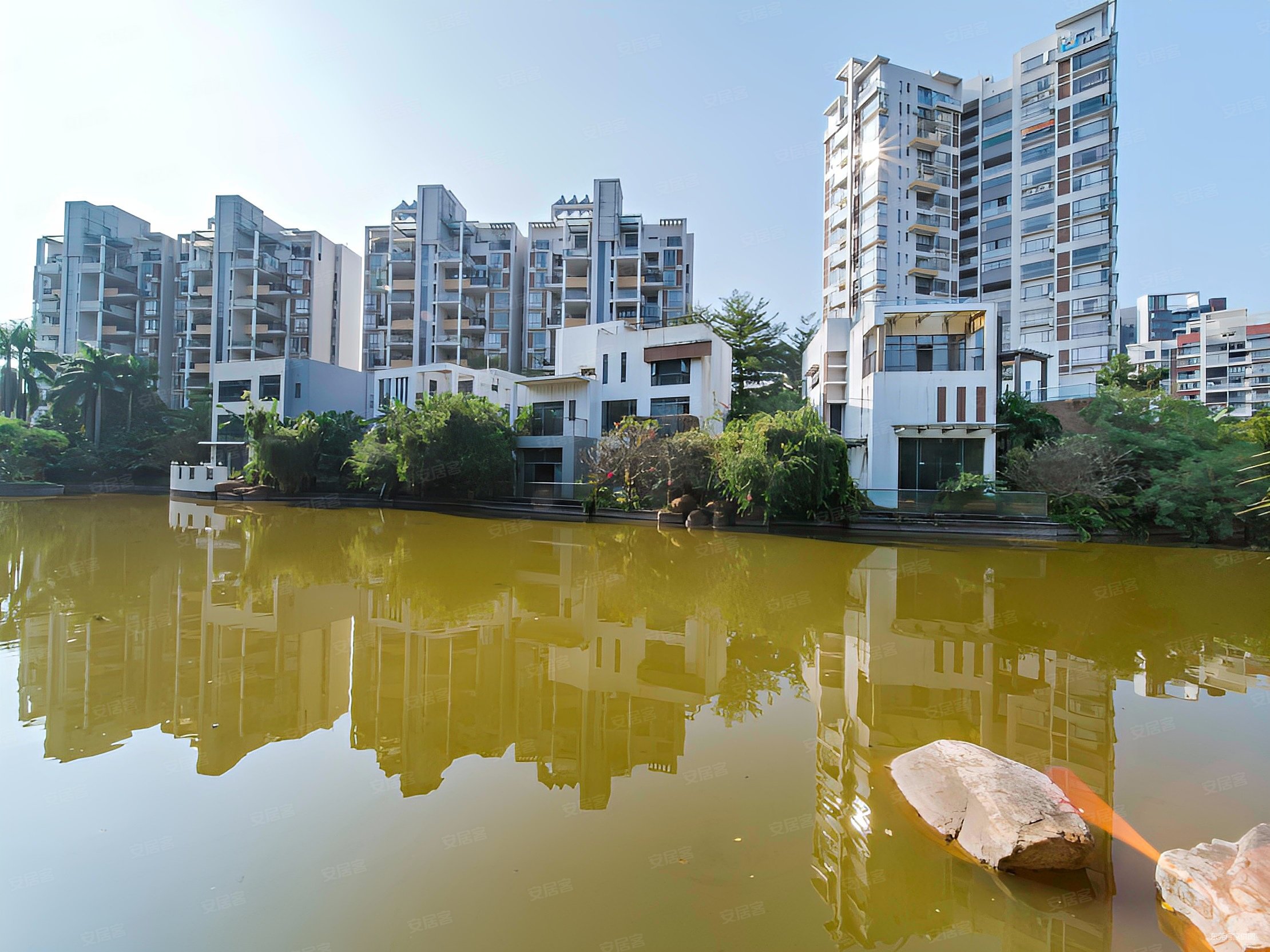 东莞常平半岛豪庭 精装修 满五 朝南户型 光线好.