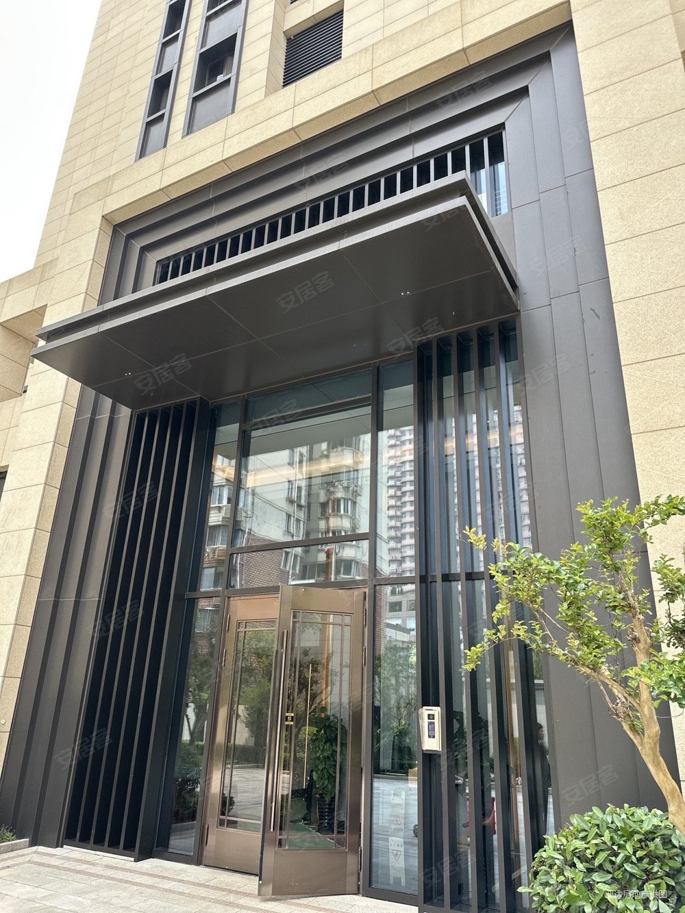 静安天御4室2厅2卫244.05㎡南北3500万