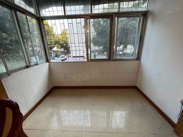 深圳福田华强北华新村直租华强北华新村大两房一厅,可住家办公放货