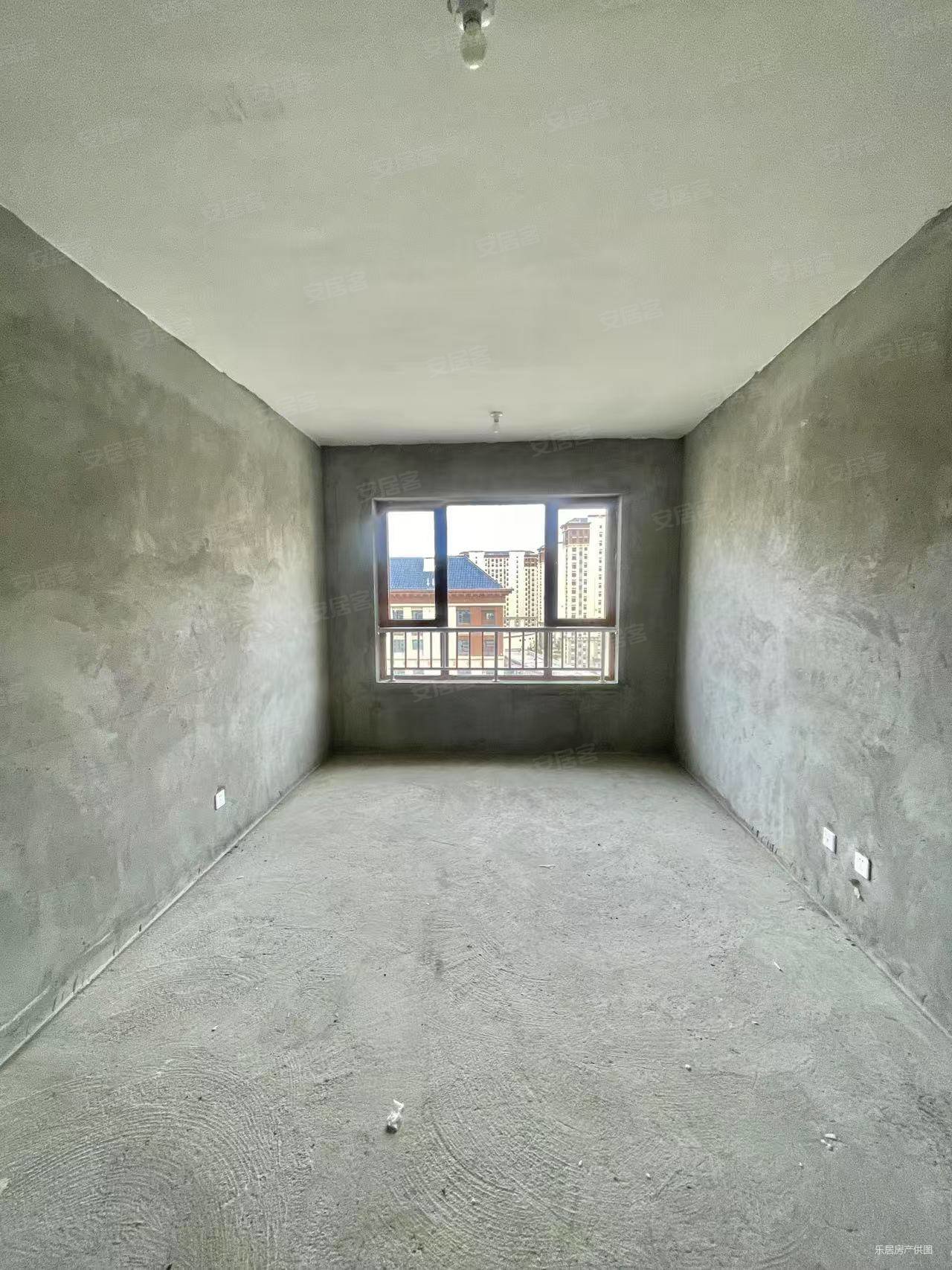 幸福家园3室2厅2卫141㎡南北67万