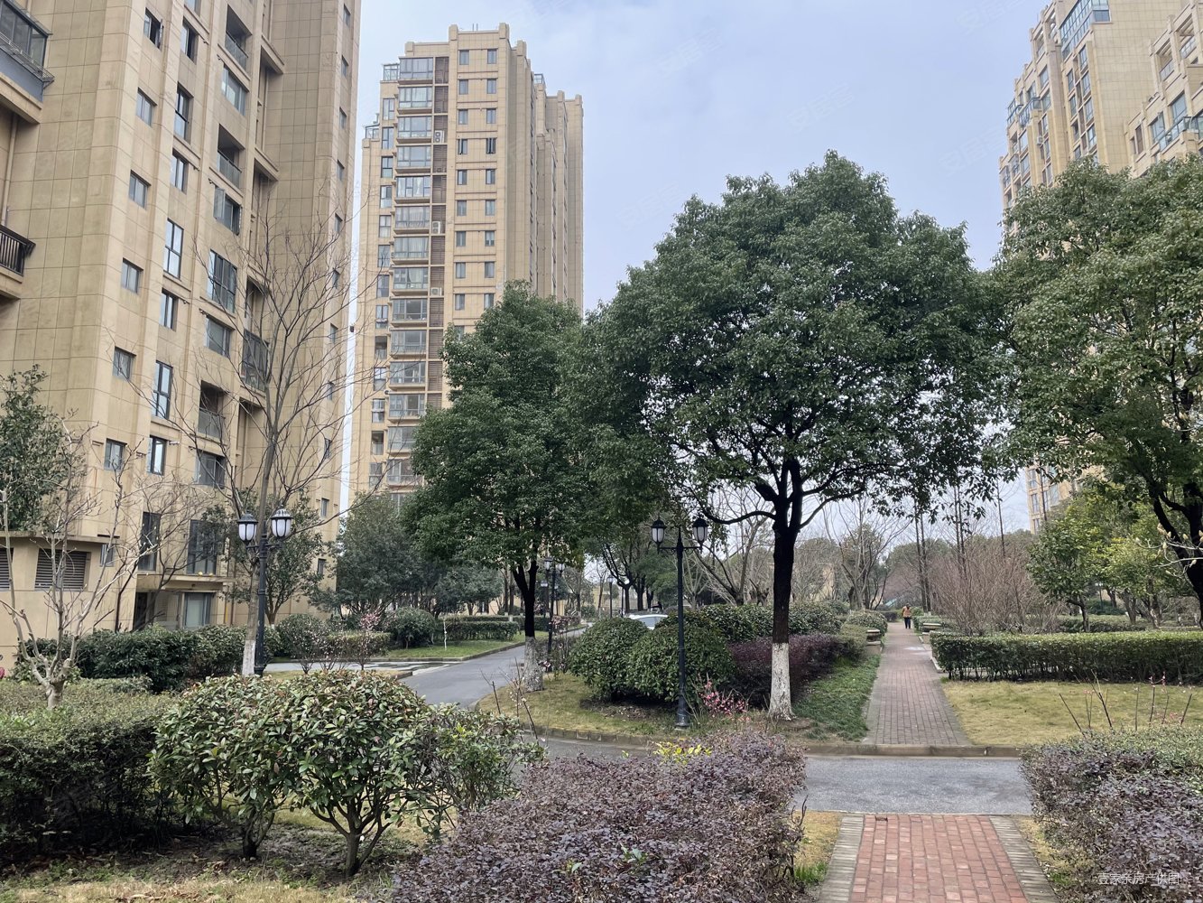 清新装修,看中价格好谈,华府庄园好楼层精装两房急售