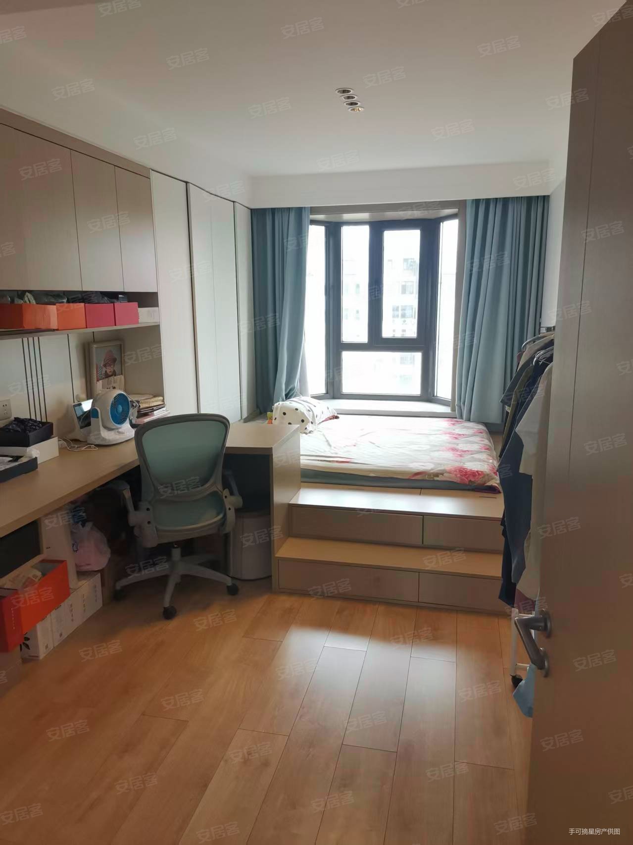 秀兰城市花园6室3厅2卫258㎡南北235万