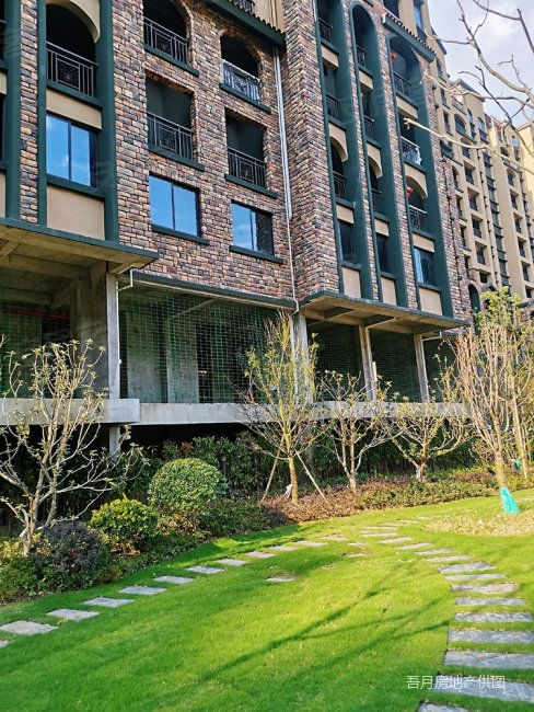 磐安县城豪宅!万锦华府!享露天泳池!逛西山公园!新中式洋房