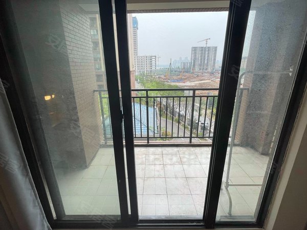 湖北省肿瘤医院泉盛花园阳台主卧押一付一华中师范大学