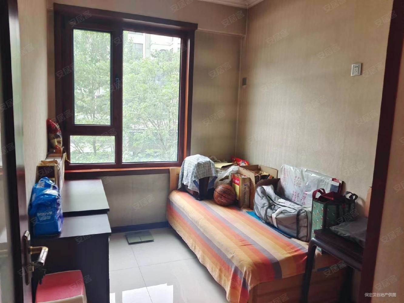 钻石嘉园5室3厅3卫267㎡南北280万