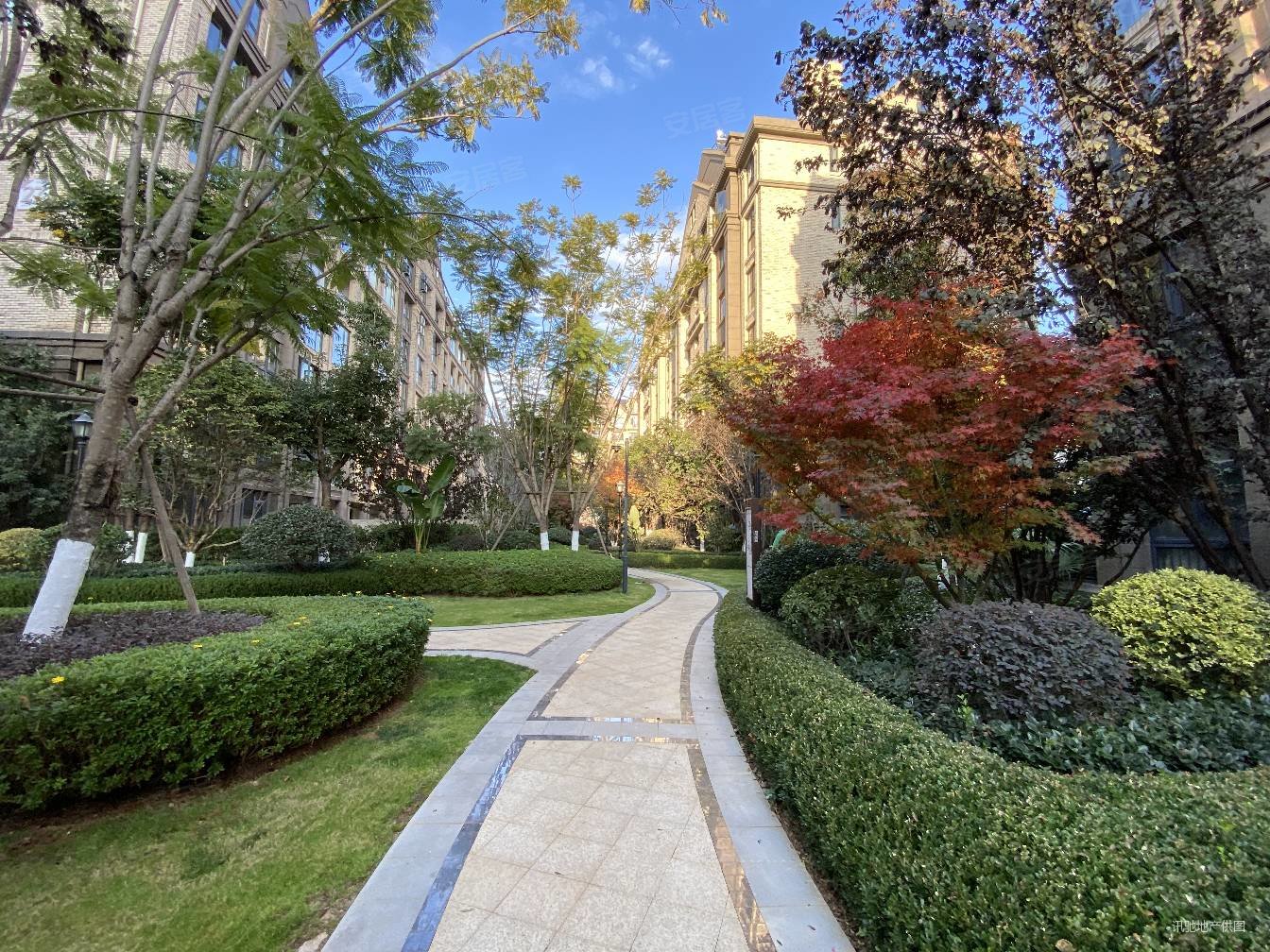 生态半岛滇池俊府电梯洋房房3楼精装修大平层大阳台满两年急卖,俊发