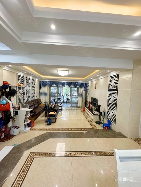 金色华庭4室2厅2卫167.53㎡南北215万