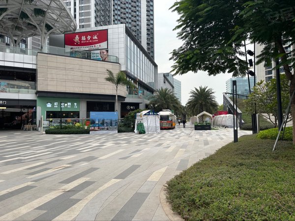 深圳宝安福永会展湾东城广场房子在30楼空气好 会展湾东城精装两房