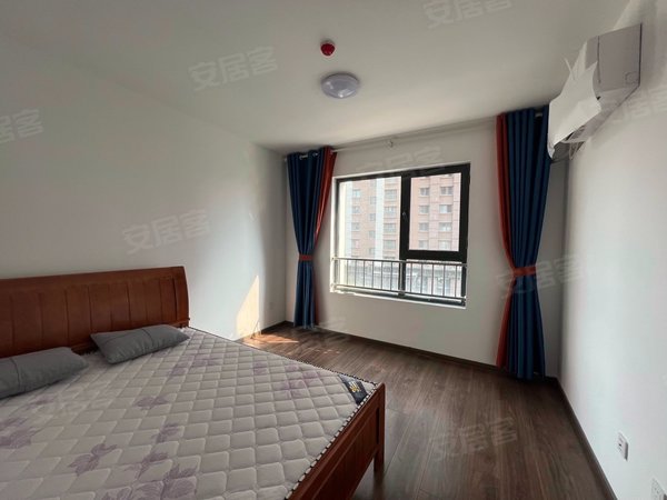 济南历下东关明湖壹品苑明湖壹品新房 精装两室 家电齐全 近大明湖 老