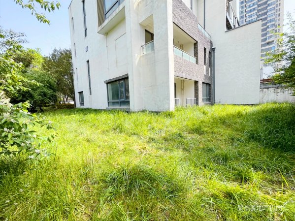 浐灞半岛把边户叠拼别墅带280平超大花园看房方便满五