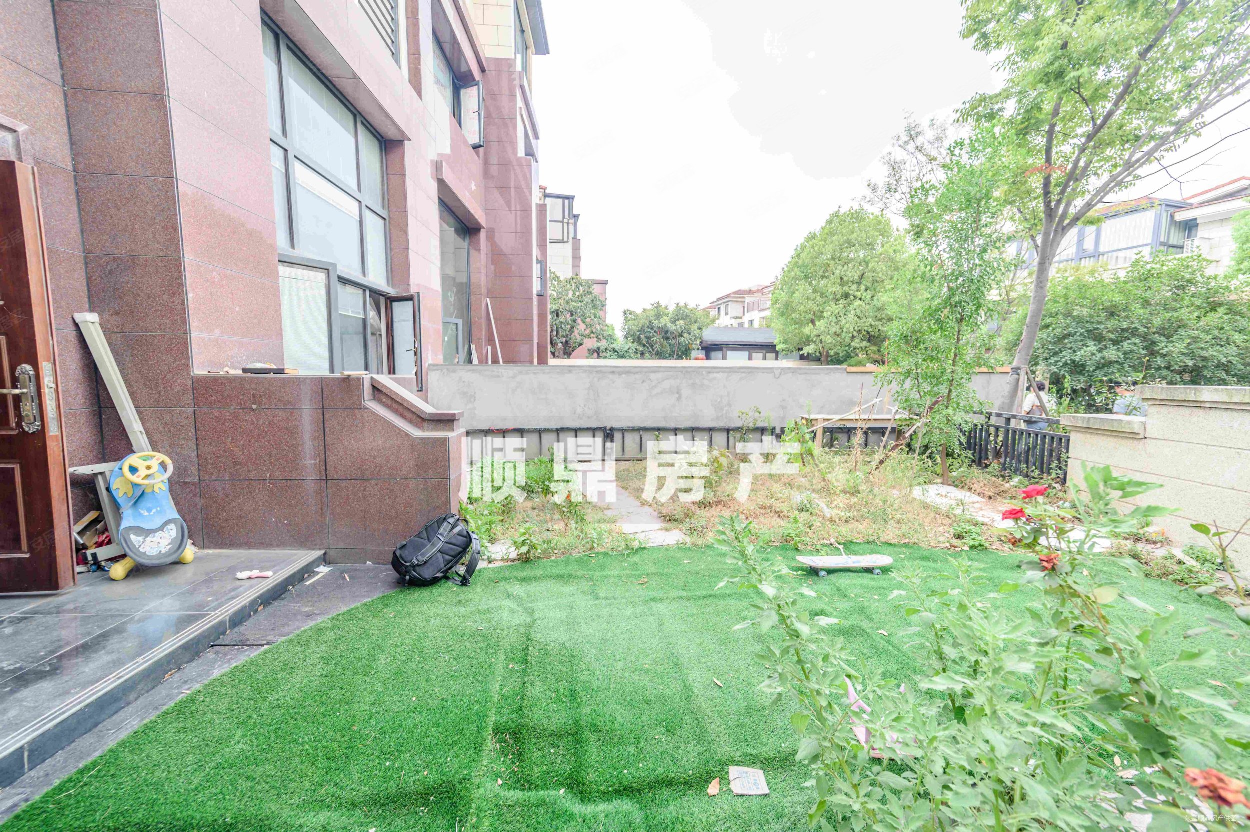 武夷绿洲沁荷苑(别墅)4室2厅3卫236.94㎡南北1388万