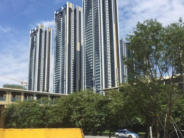 深圳南山大学城宝能城花园(东区)塘朗地铁口 宝能城精装3房 朝南看