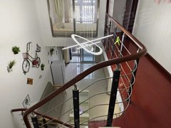 南京江宁汤山汤城汇 楼上下两层 可做两室带阳台朝南 电梯房 精装修出租房源真实图片