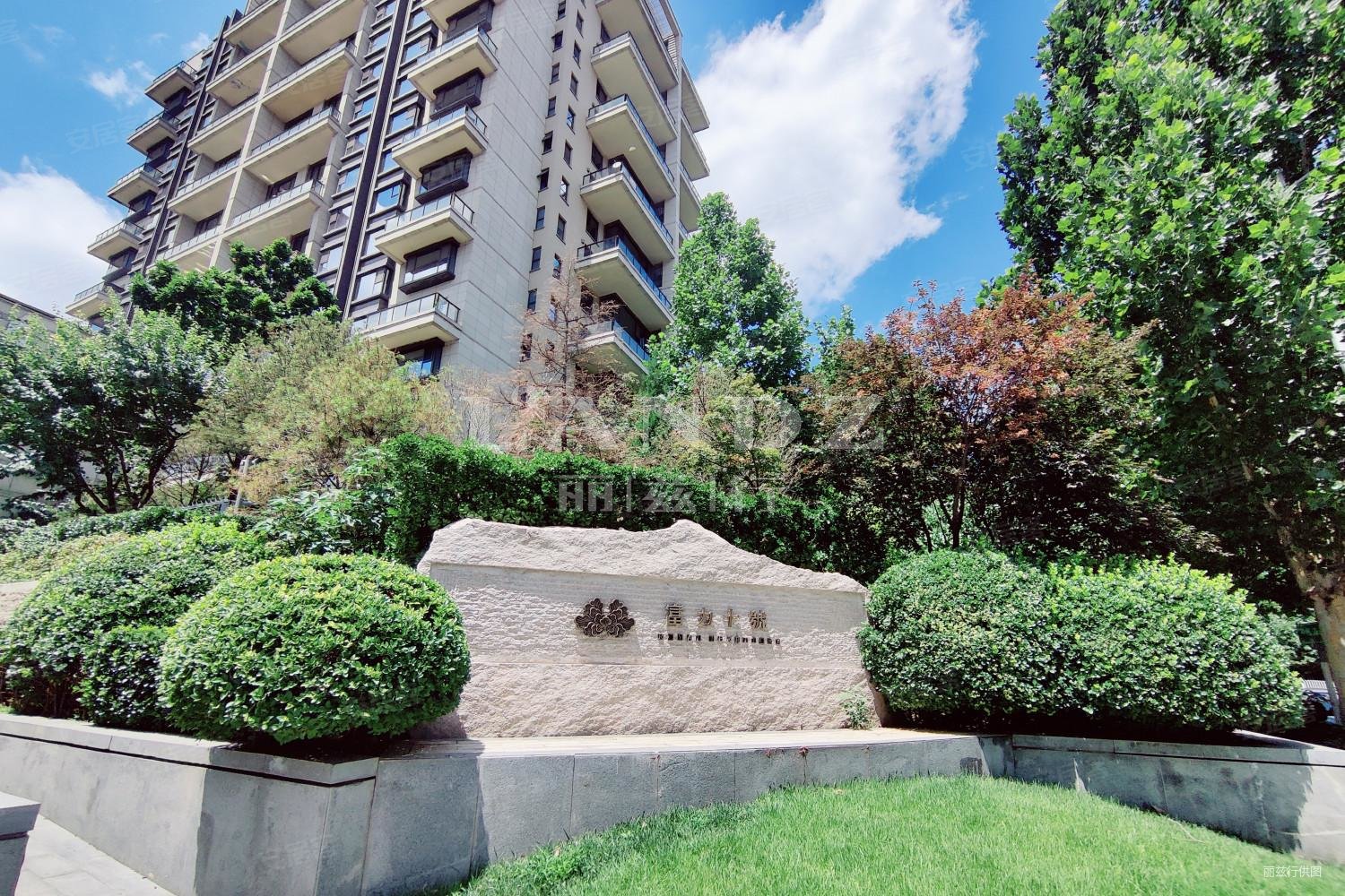 富力十号4室2厅4卫288.68㎡东4700万