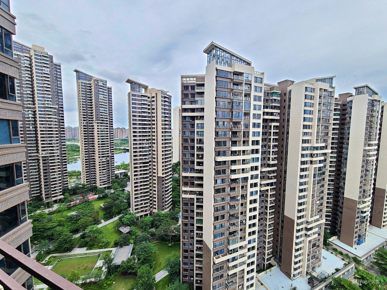 急售方直星耀国际毛坯四房高层还价就卖