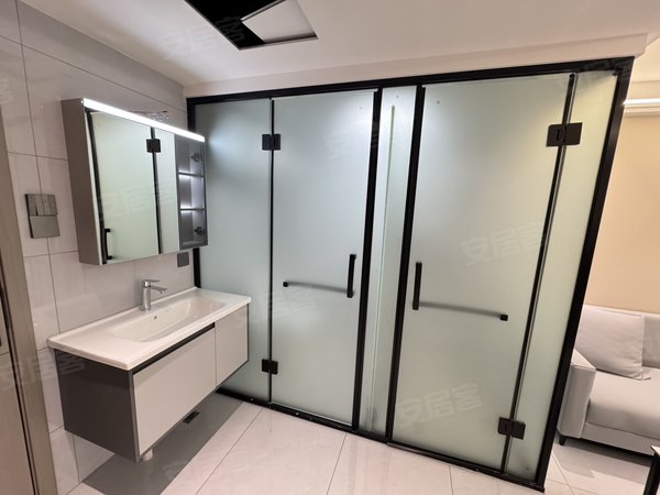 金华东阳东阳江北湖莲西街270号楼山口 麻车 西范 夜市附近 高层一室一厅 智能投影 多种户型出租房源真实图片