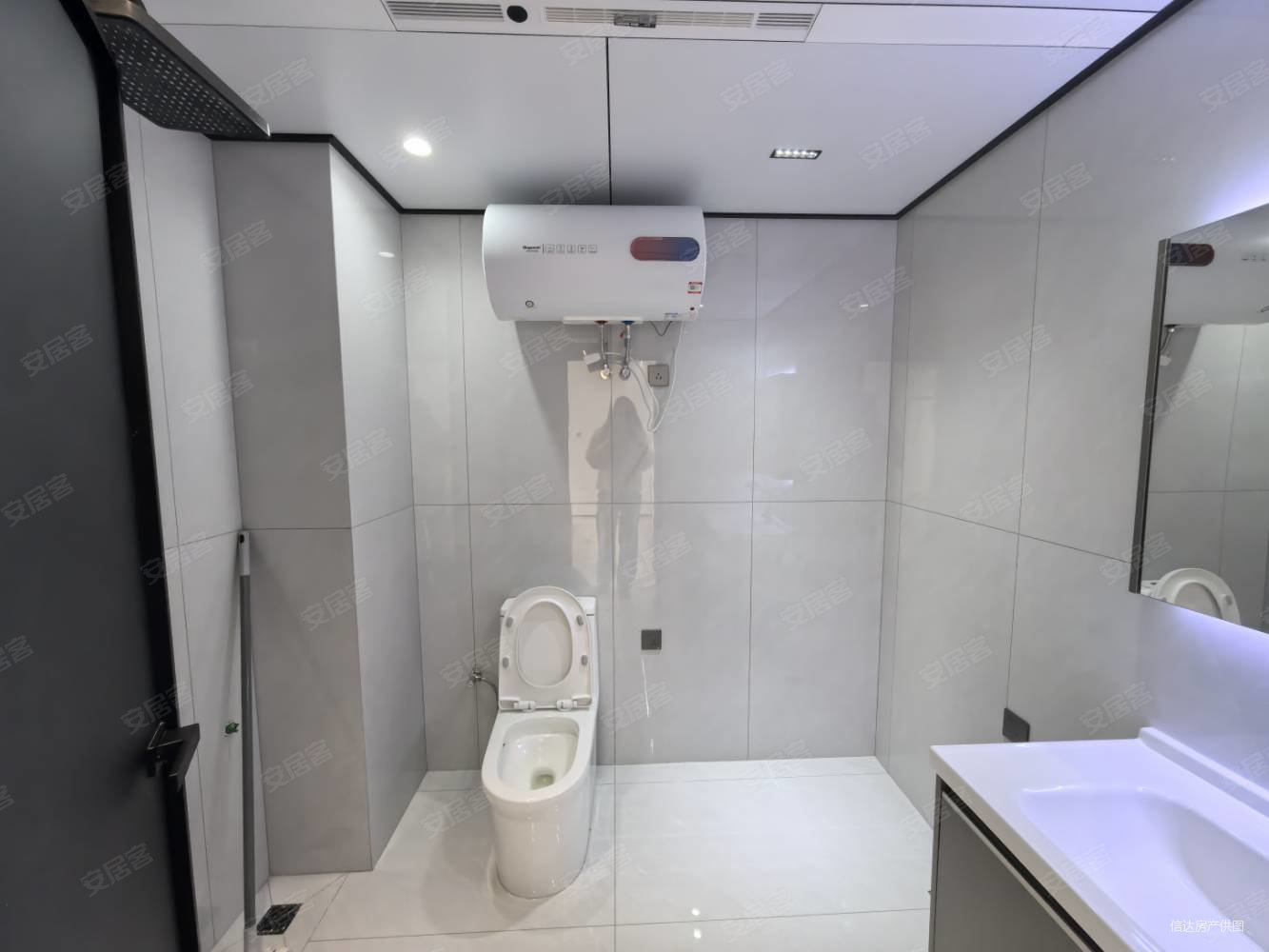 世纪嘉园3室2厅2卫141㎡南北93万