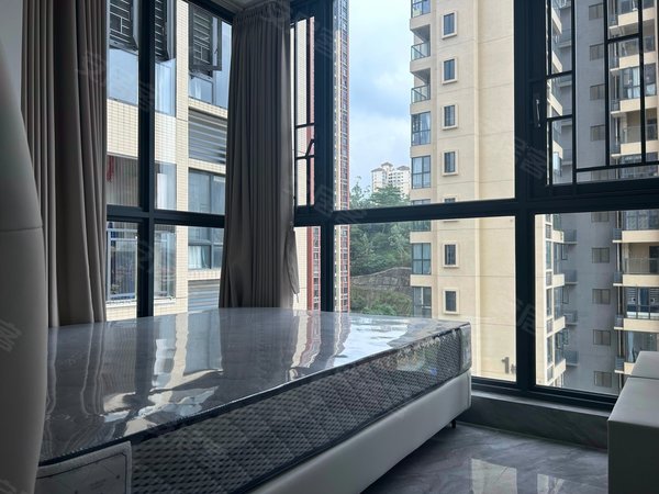 深圳龙岗龙城国际清林半山花园万科物业 第一次出租 精装三房小区环境