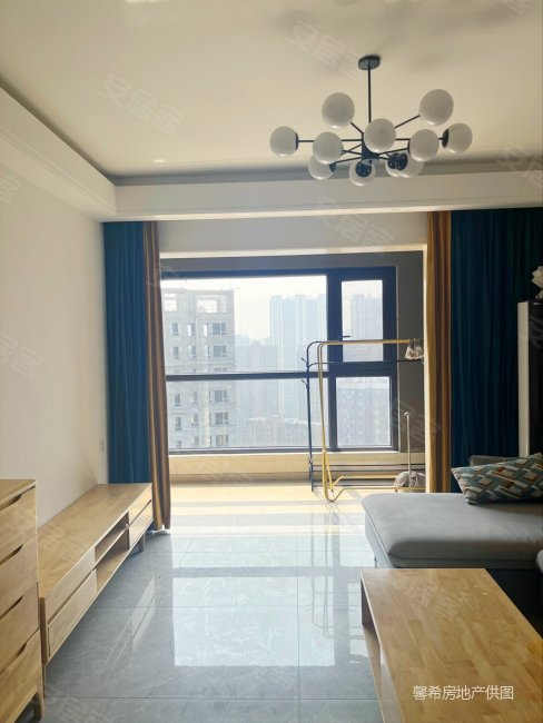 地铁口,精装修,品质物业,户型通透,融创融公馆(二期)二手房,205万,3室