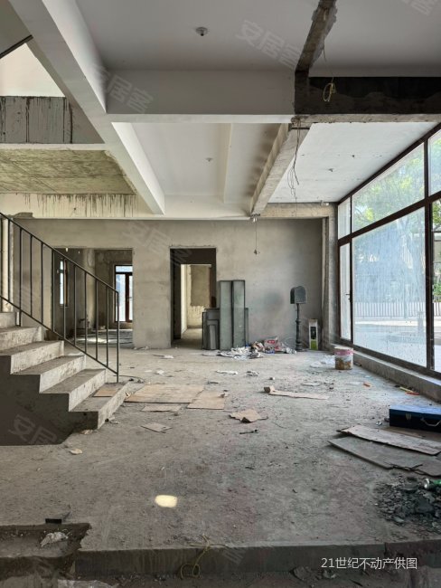 复地朗香 独栋别墅  上有花园下有车库