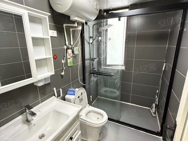 海宁长安镇农发区鸿翔东方郡长安仰山郡！精装三房出租！好楼层！边套出租房源真实图片