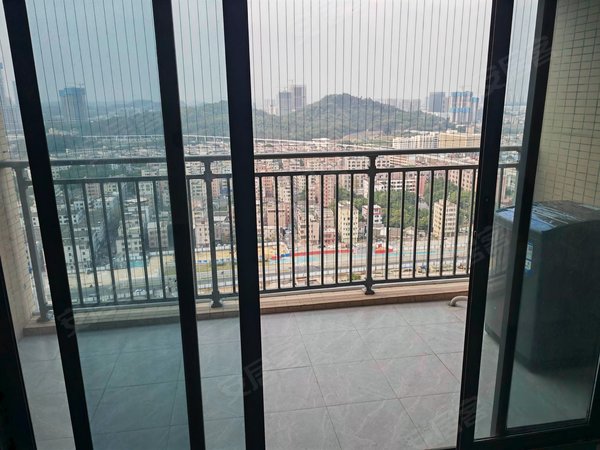 深圳坪山坪山香江花园坪山比亚迪对面 找合租室友 看房方便 随时入住