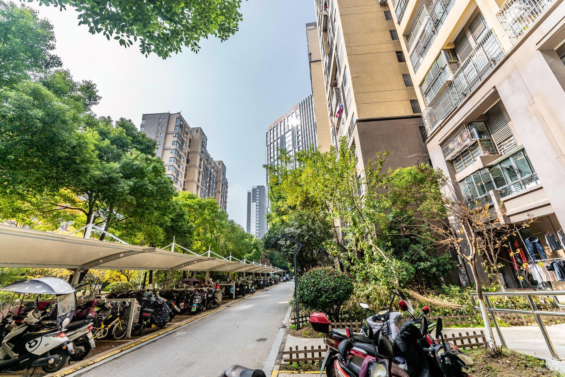 西城山水居 电梯房 小区绿化高 商圈成熟 精装修 出行方便,西城山水居