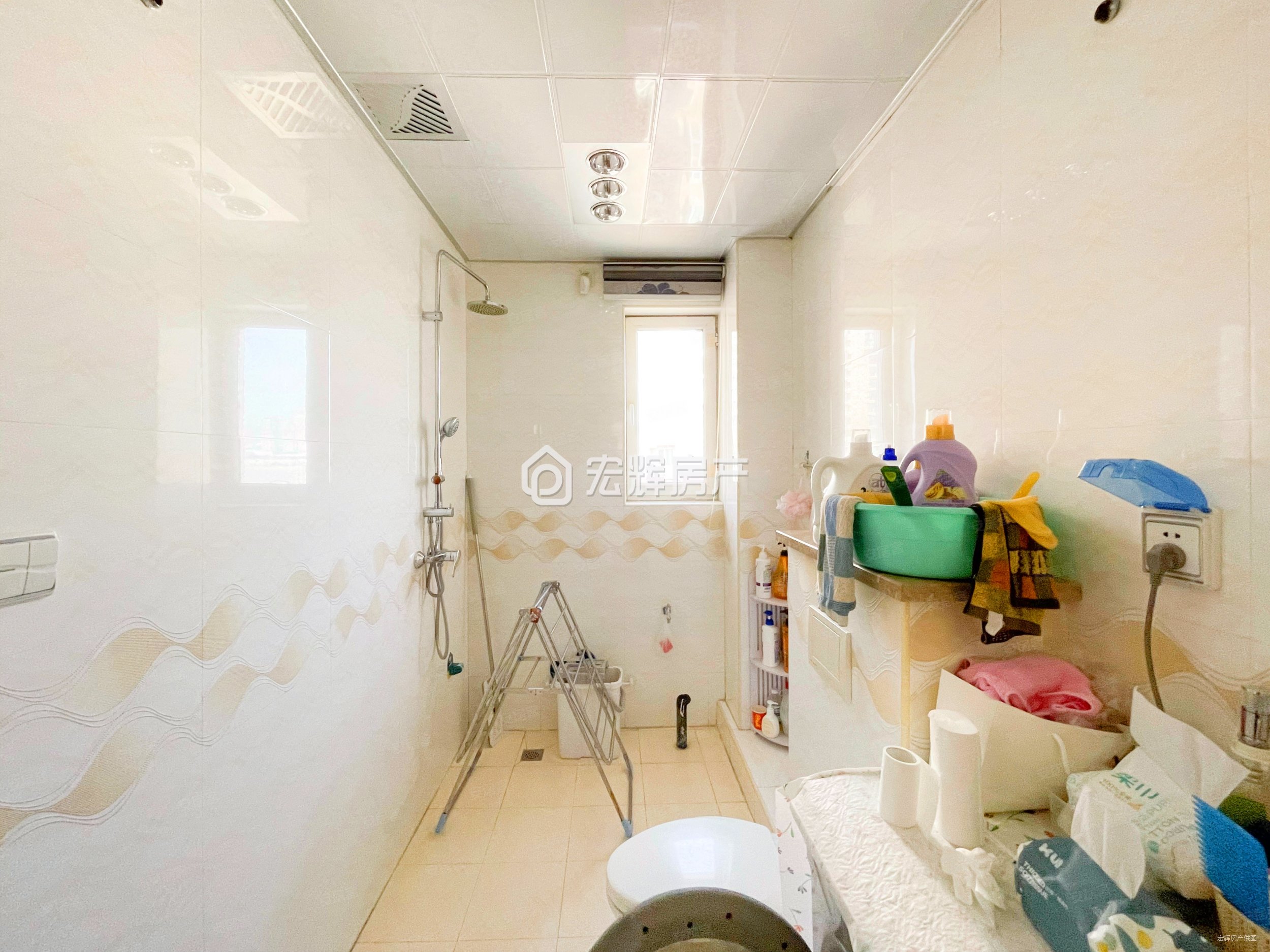 鸿运润园3室2厅2卫145.38㎡南北189万