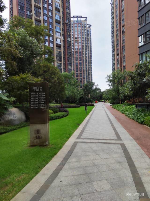 万达旁润城五福临精装三房带家具家电领包入住还送车位!