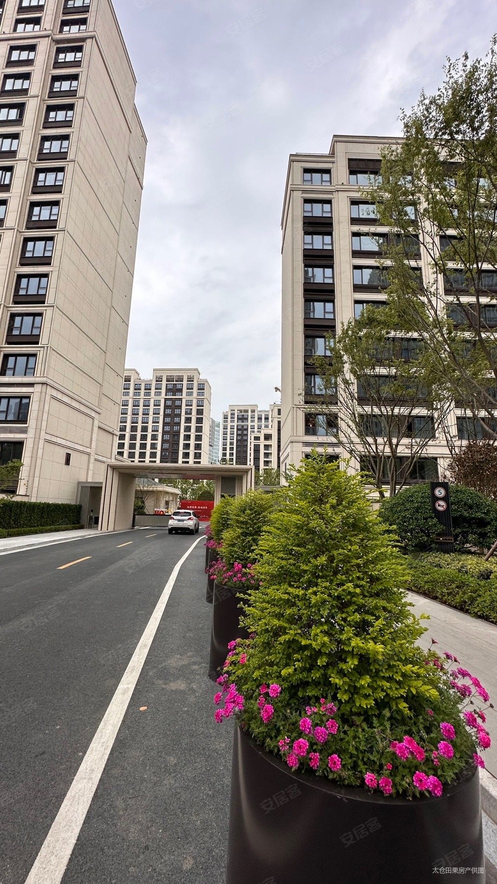 万达旁边金地阅峯电梯房车位充足次新小区商品住宅