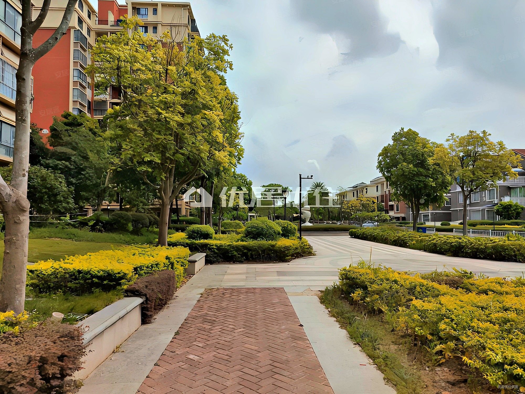 63万青秀区凤岭南海茵国际花城江景3房2厅精装