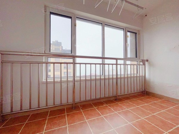 青岛市南市南周边海怡半山近银海 精装空房 三室二卫 电梯房 有车位