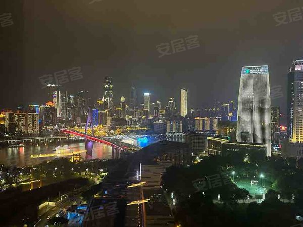 重庆江北江北嘴寰宇天下天玺寰宇天下 一线江景 正看来福士 两江交汇