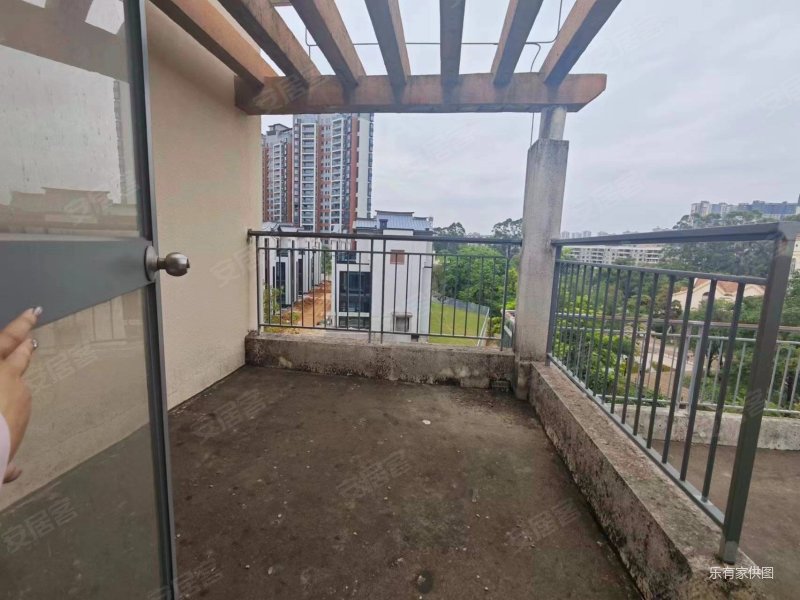 中惠香樟半岛叠墅  业主着急出售   满五