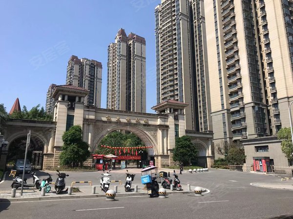 重庆渝北照母山恒大世纪城小区一共99栋社,看房有钥匙,家私全齐,小区