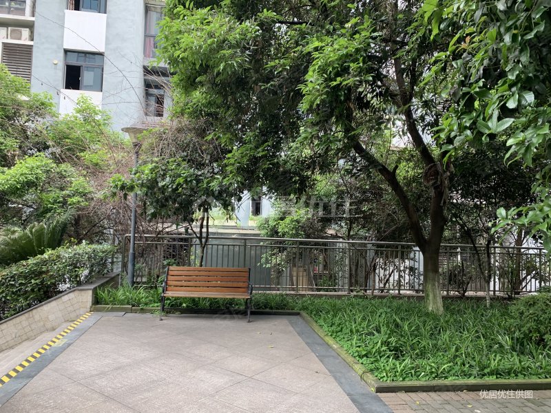 一梯两户大3房户型方正诚心出售 桃香苑二手房 130万 3室2厅 2卫 130平米 重庆安居客 一梯两户大3房户型方正诚心出售 桃香苑二手房 130万 3室2厅 2卫 130平米 重庆安居客