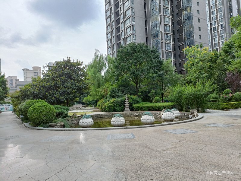 西市佳园 大两居 两梯四户 装修好 带电梯 近医院 正南朝向