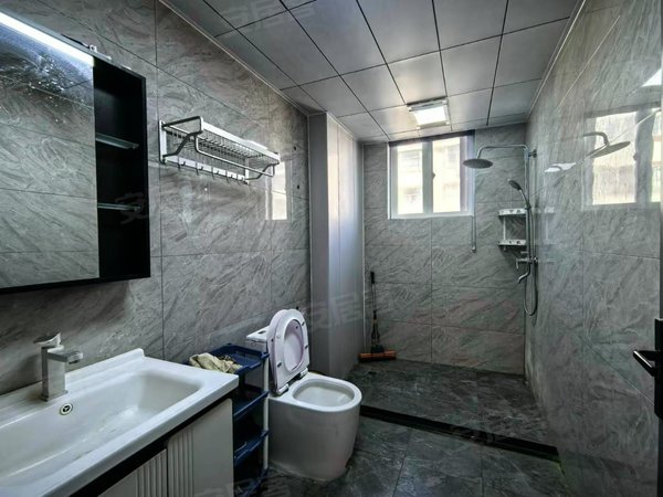 徐州新沂新华路城南新村小区城南新村两室一厅家具家电齐全精装修拎包入住1100包物业出租房源真实图片