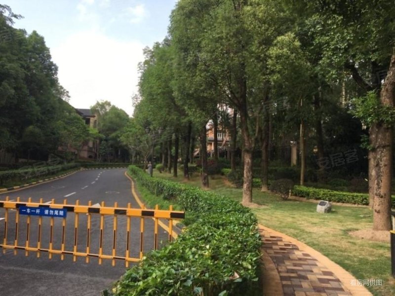 深圳房产网>深圳二手房>龙华二手房>民治二手房>莱蒙水榭山>800_600