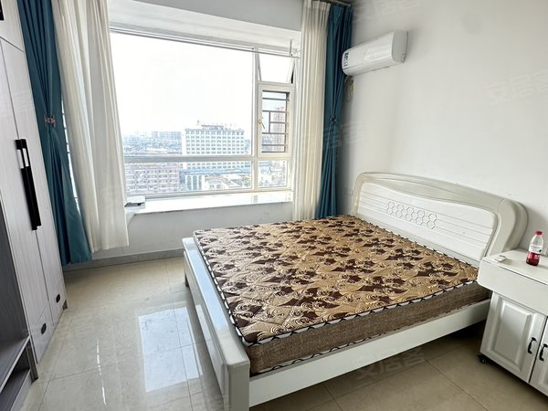 南昌腾泰财富广场街心花园，单身公寓一室一厅出租，家具家电齐全，拎包入住。出租房源真实图片