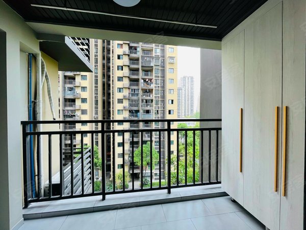 重庆九龙坡中梁山叠彩西城小区(b区)叠彩西城小区(b区) 3室2厅1卫