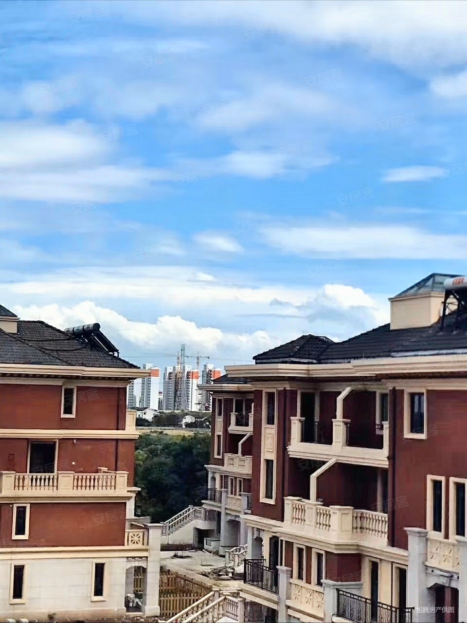 香岛御墅4室2厅3卫296.82㎡南北320万