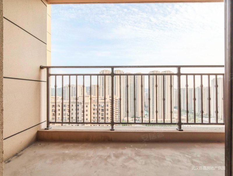 花山学府 楼龄新 临地铁 诚心卖 商业配套齐全 双卫生间