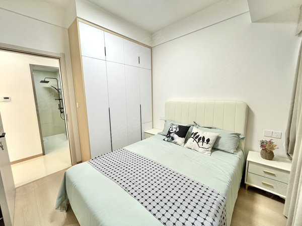 乐山市中新广场瑞松中心城简单干净的租房！长期出租优先！瑞松中心城标准的大两房！出租房源真实图片