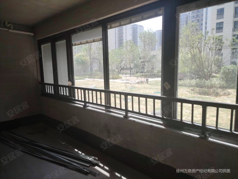 和平公馆,大三室好户型采光很好.房东置换价格可谈