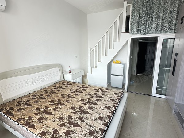 南昌腾泰财富广场街心花园，单身公寓一室一厅出租，家具家电齐全，拎包入住。出租房源真实图片