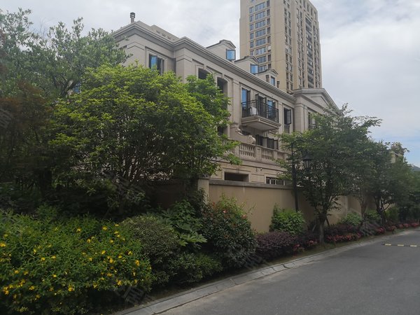 杭州富阳银湖九龙仓雍景山(别墅)九龙仓雍景山 精装排屋地上三层地下