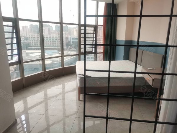 深圳龙华清湖玉翠新村一区4号线清湖地铁口,龙华汽车站附近精装大单间