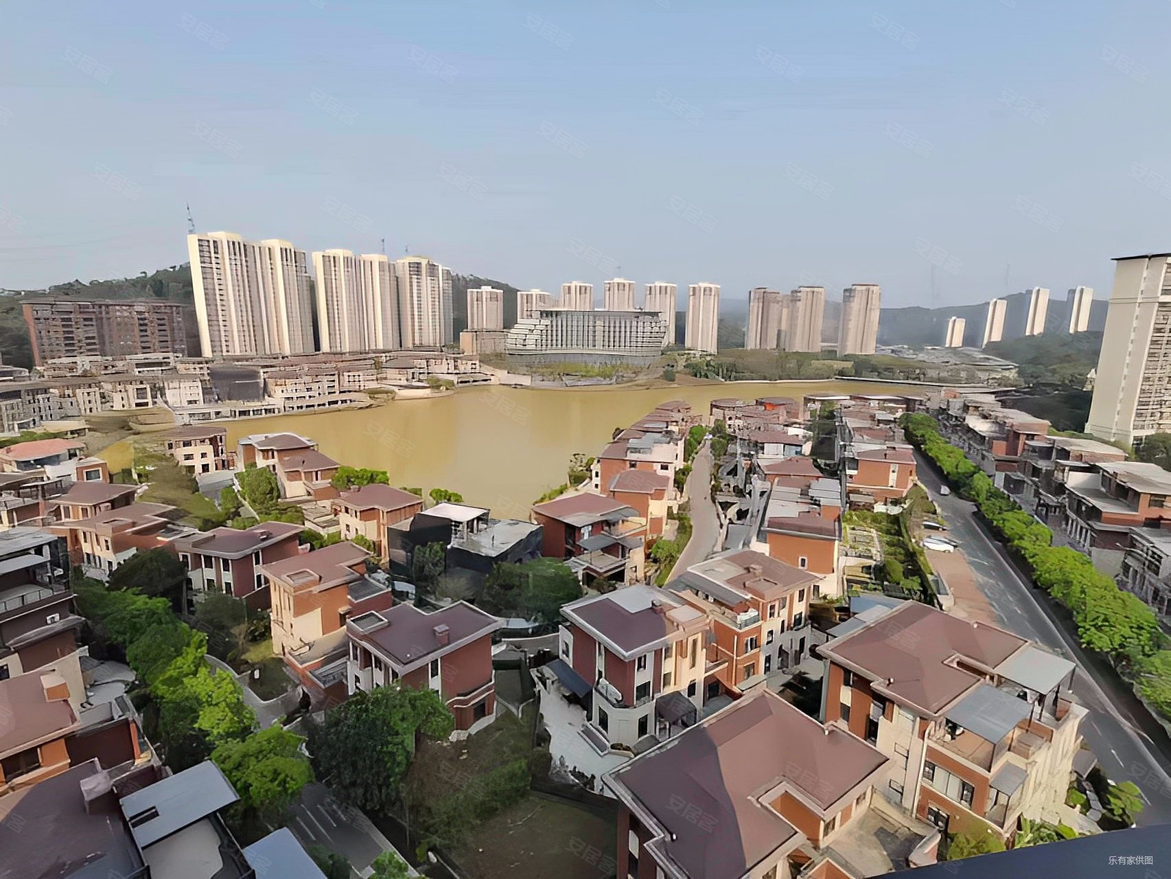 金地湖山大境4室2厅4卫333.2㎡南北790万