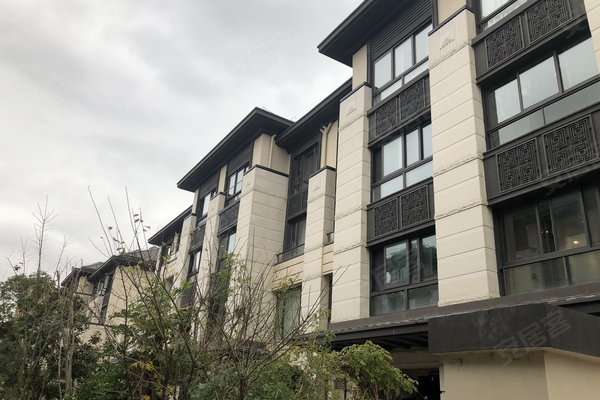 保利艾庐户型有哪些?怎么样,好不好_王巧红解读:小区由26栋叠加别墅.